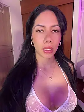 ArianaReynoldss online show from 24, 7, 2026