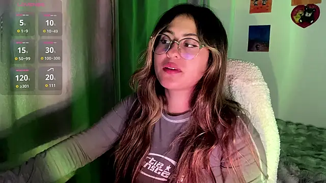 Snapshot of emma__bell_ chatting on 8, 9, 2025 emma bell online show from 8, 9, 2025