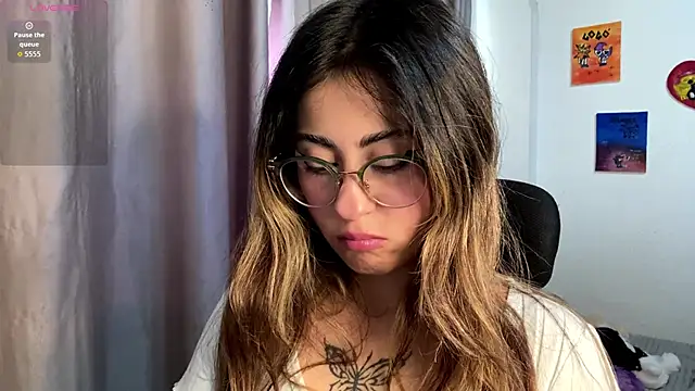 Snapshot of emma__bell_ chatting on 8, 10, 2025 emma bell online show from 8, 10, 2025