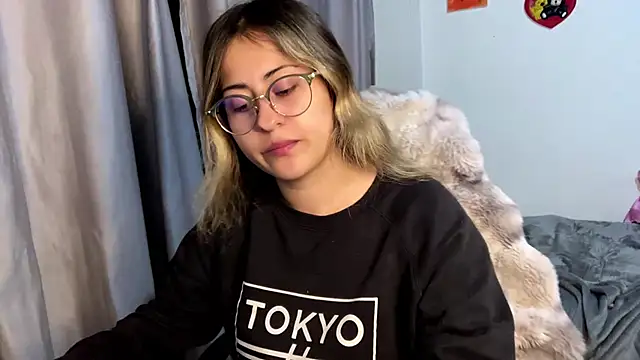 Snapshot of emma__bell_ chatting on 13, 11, 2025 emma bell online show from 13, 11, 2025