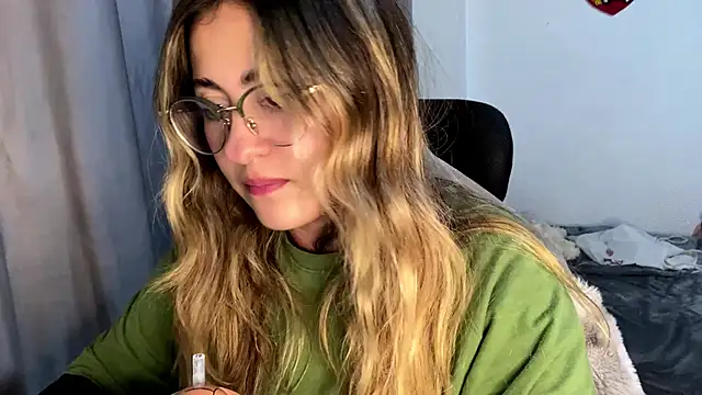 Snapshot of emma__bell_ chatting on 14, 11, 2025 emma bell online show from 14, 11, 2025