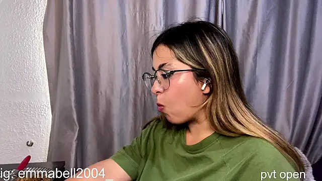 Snapshot of emma__bell_ chatting on 18, 12, 2025 emma bell online show from 18, 12, 2025