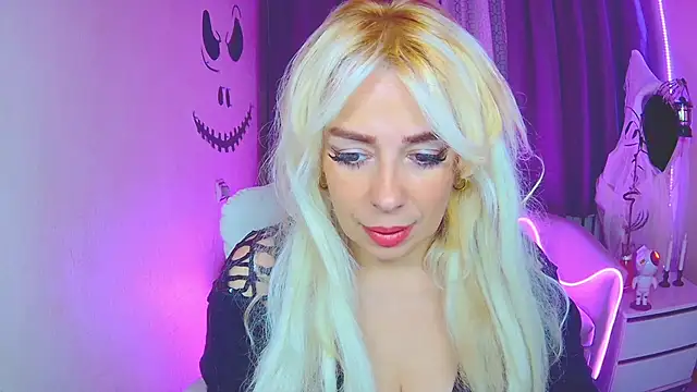 Snapshot of KatrinaCharm chatting on 1, 11, 2025 KatrinaCharm online show from 1, 11, 2025