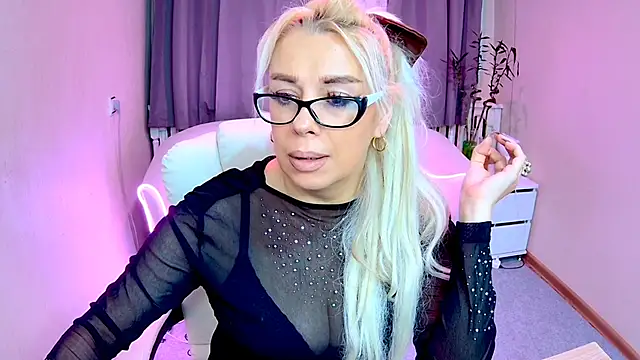 Snapshot of KatrinaCharm chatting on 21, 11, 2025 KatrinaCharm online show from 21, 11, 2025