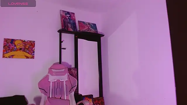 Snapshot of SharaRoss1 chatting on 1, 11, 2025 SharaRoss1 online show from 1, 11, 2025