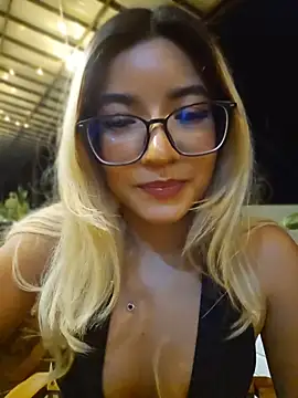 Pretty roxxyy online show from 25, 4, 2026