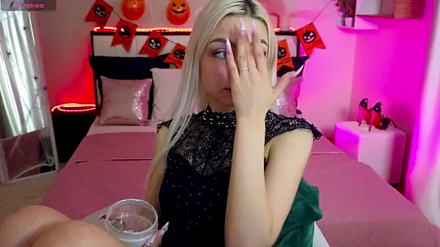 LinaLirian online show from 28, 10, 2025