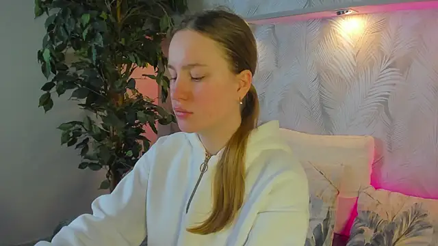 Candy Cansew online show from 19, 9, 2025