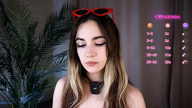 Snapshot of CupSizeGirl chatting on 8, 9, 2025 CupSizeGirl online show from 8, 9, 2025