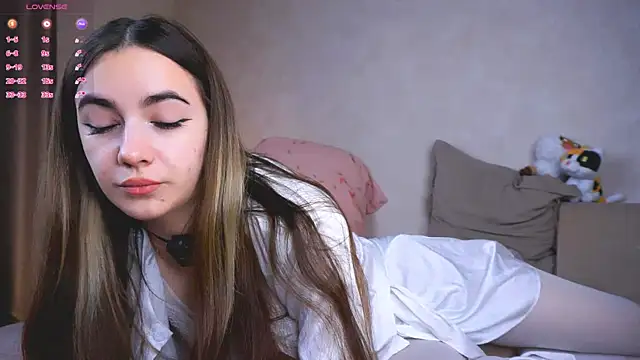 Snapshot of CupSizeGirl chatting on 10, 10, 2025 CupSizeGirl online show from 10, 10, 2025