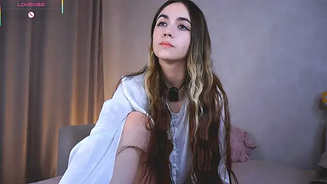 Snapshot of CupSizeGirl chatting on 11, 10, 2025 CupSizeGirl online show from 11, 10, 2025