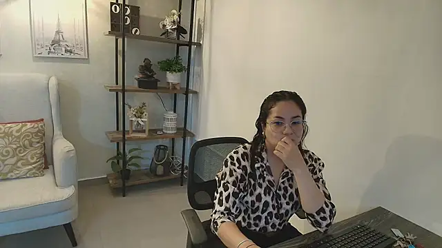 Snapshot of _Victoria_Collins chatting on 5, 6, 2026 Victoria Collins online show from 5, 6, 2026
