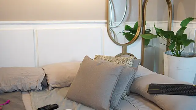 Susan wall online show from 18, 9, 2025