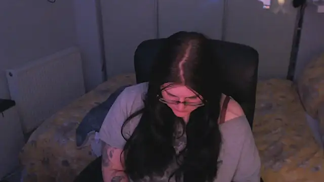 GothSuccubusBabe online show from 2, 5, 2026