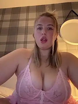 CutieCurvyGirlxo online show from 14, 9, 2025