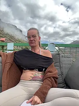 LucyLingerie78 online show from 23, 4, 2026