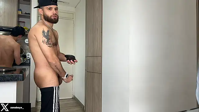 Snapshot of zoneboys chatting on 17, 9, 2025 zoneboys online show from 17, 9, 2025