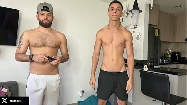 Snapshot of zoneboys chatting on 10, 10, 2025 zoneboys online show from 10, 10, 2025