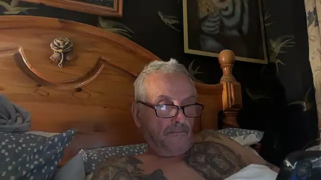 Snapshot of poggles chatting on 3, 10, 2025 poggles online show from 3, 10, 2025