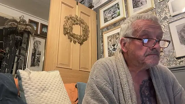 Snapshot of poggles chatting on 19, 10, 2025 poggles online show from 19, 10, 2025