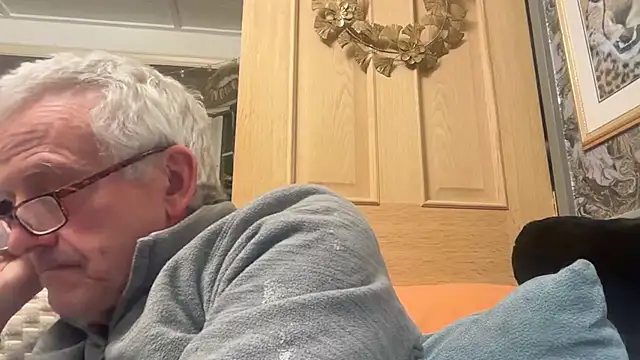 Snapshot of poggles chatting on 27, 10, 2025 poggles online show from 27, 10, 2025