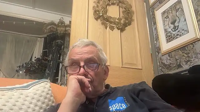 Snapshot of poggles chatting on 28, 10, 2025 poggles online show from 28, 10, 2025