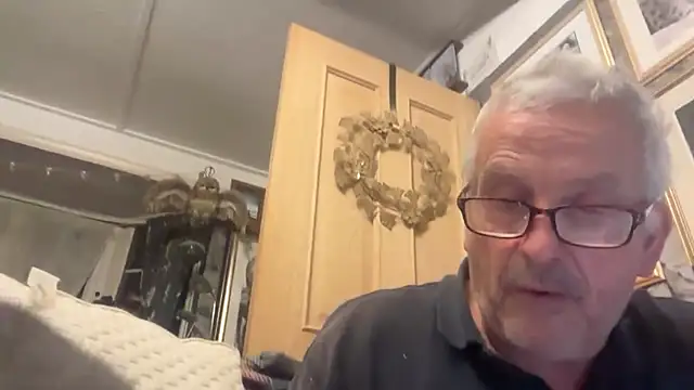 Snapshot of poggles chatting on 30, 10, 2025 poggles online show from 30, 10, 2025