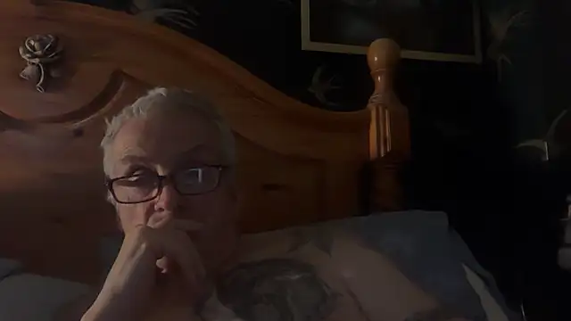 Snapshot of poggles chatting on 6, 11, 2025 poggles online show from 6, 11, 2025