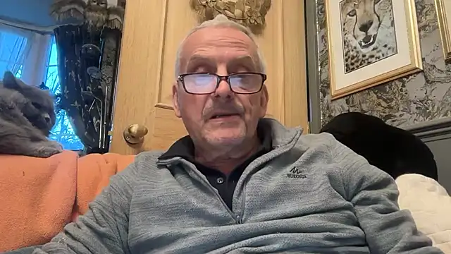 Snapshot of poggles chatting on 2, 12, 2025 poggles online show from 2, 12, 2025