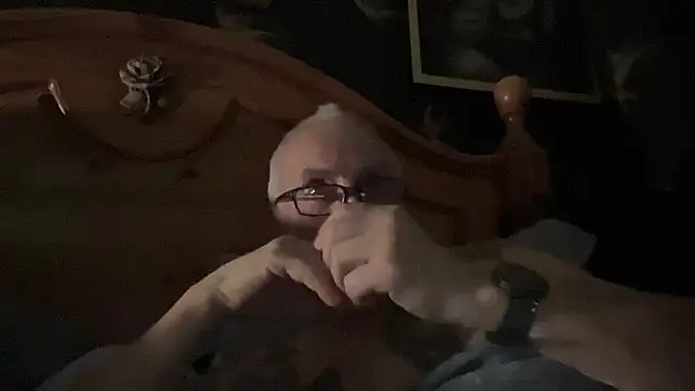 Snapshot of poggles chatting on 4, 12, 2025 poggles online show from 4, 12, 2025