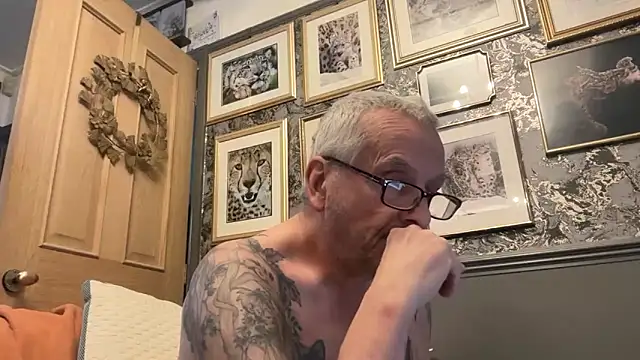 Snapshot of poggles chatting on 11, 2, 2026 poggles online show from 11, 2, 2026