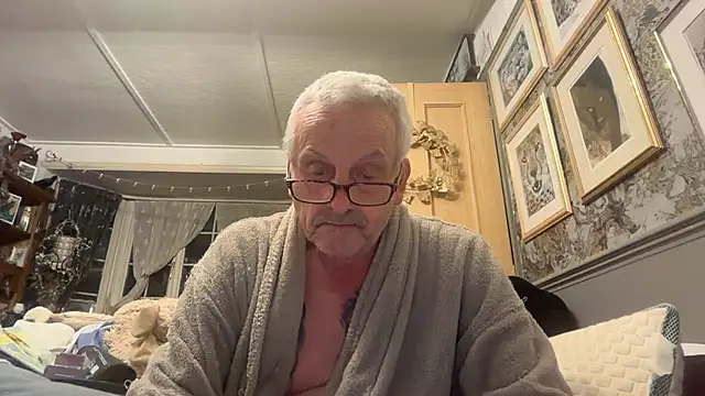 Snapshot of poggles chatting on 8, 3, 2026 poggles online show from 8, 3, 2026