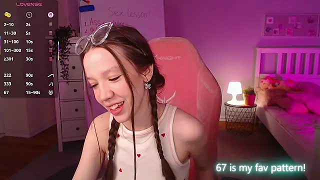 Snapshot of Shriya_Sarann chatting on 8, 11, 2025 Shriya Sarann online show from 8, 11, 2025