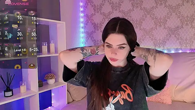 Snapshot of HolyMiax chatting on 4, 5, 2026 HolyMiax online show from 4, 5, 2026