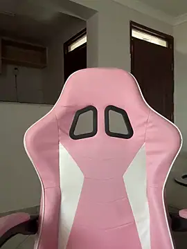 Snapshot of Lil-shawrie chatting on 3, 10, 2025 Lil-shawrie online show from 3, 10, 2025