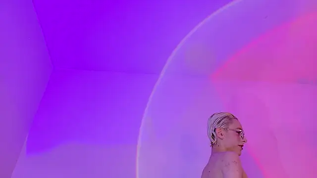 liiamluna  online show from 25, 4, 2026