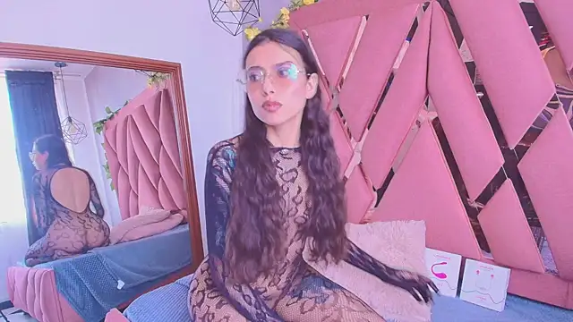 viollettaa  online show from 12, 9, 2025