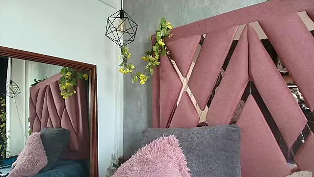 viollettaa  online show from 24, 4, 2026