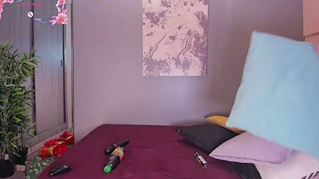 Hailey-Fox online show from 3, 12, 2025