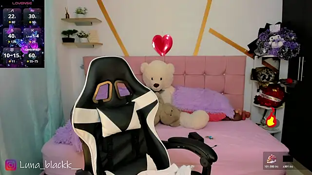 Luna blackk online show from 26, 4, 2026