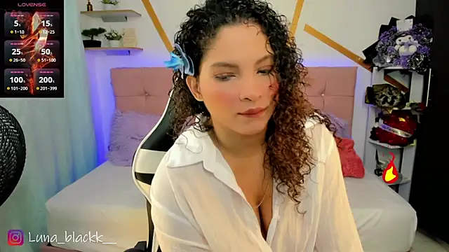 Luna blackk online show from 3, 5, 2026