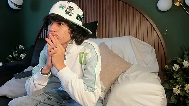 Diamond twink online show from 29, 7, 2026