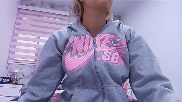 Snapshot of celeste_moonx chatting on 22, 11, 2025 celeste moonx online show from 22, 11, 2025