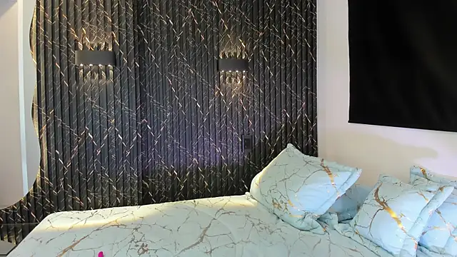 Snapshot of ZOETTAYLOR chatting on 2, 10, 2025 ZOETTAYLOR online show from 2, 10, 2025