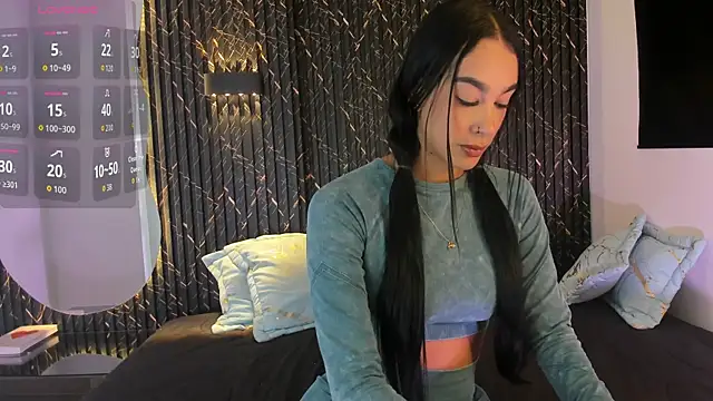 Snapshot of ZOETTAYLOR chatting on 28, 10, 2025 ZOETTAYLOR online show from 28, 10, 2025