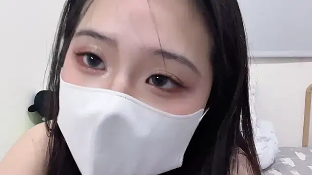 Snapshot of LHeart chatting on 25, 10, 2025 LHeart online show from 25, 10, 2025