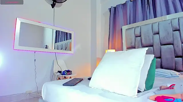 Snapshot of milfhorny_69 chatting on 12, 11, 2025 milfhorny 69 online show from 12, 11, 2025