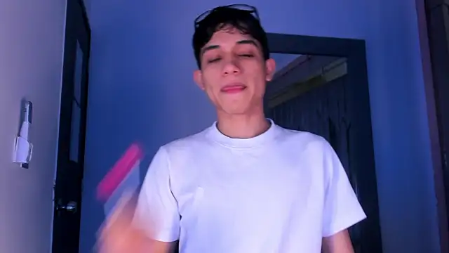 Sebax Young online show from 25, 2, 2026