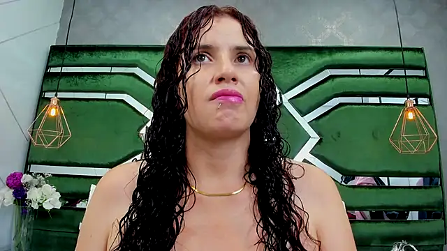 ThaliaCross online show from 8, 9, 2025