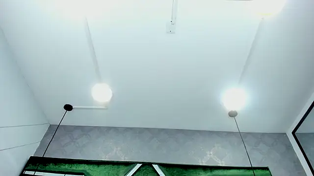 ThaliaCross online show from 15, 10, 2025